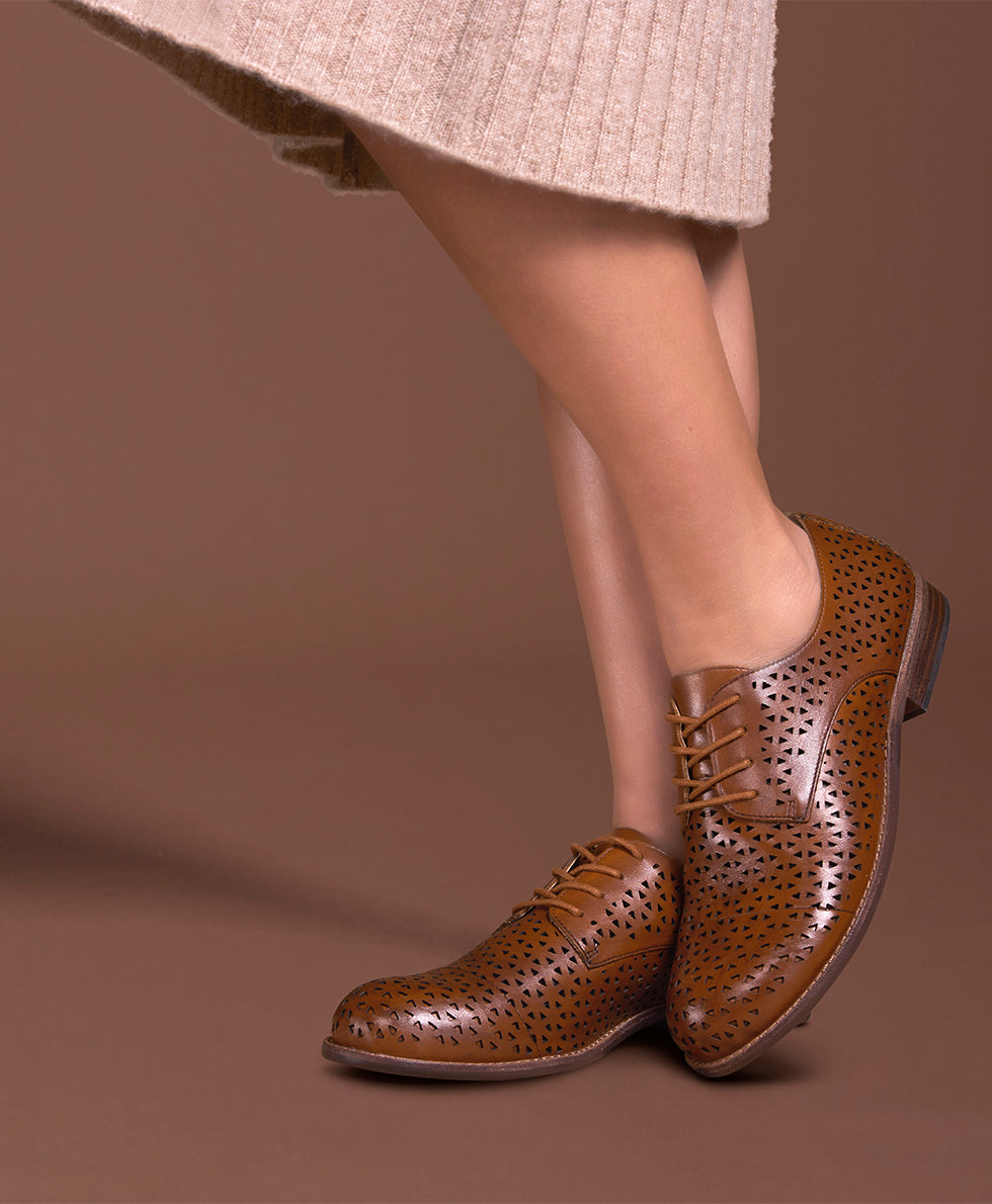 Silvio Oxford Shoes - Perforated Leather ‑ Tan – Patricia Nash