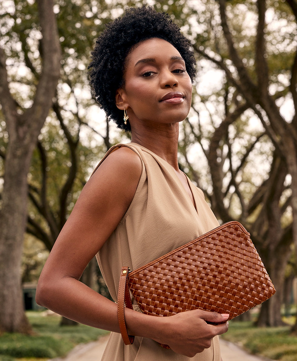 ワタシハナリタイ Leisha Wristlet - Hand Stained Woven – Patricia Nash
